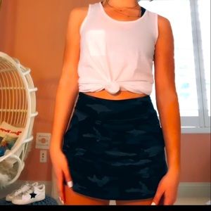 Basic tank top. It can be tied up or worn down